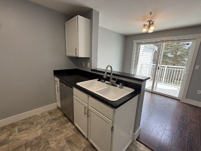Foto del edificio - Charming & Spacious 1 Bedroom Condo Retreat in Renton