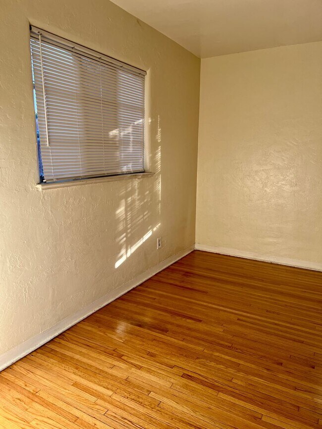 Foto del edificio - 1404 Carlisle Blvd SE