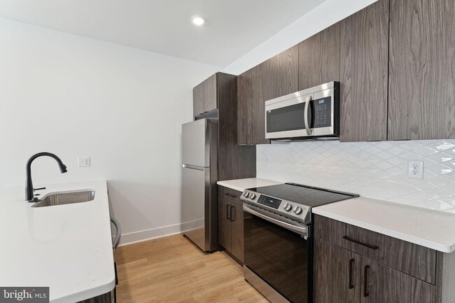 Building Photo - 1419 W Grange Ave