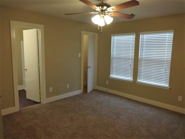 Foto del edificio - 7507 Pheasant Grove Dr