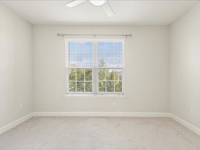 Building Photo - Modern Comfort & Convenience: 3BR Home wit...