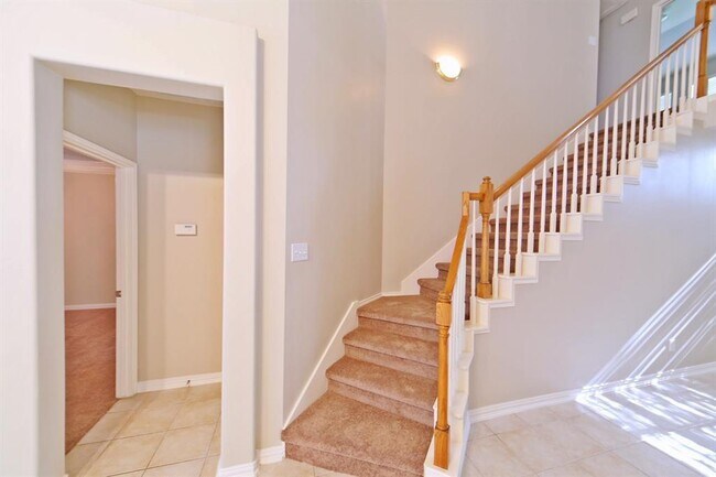 Foto del edificio - 407 Groveton Ridge Ln