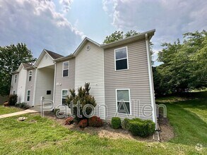 Building Photo - 8 Zell Ln