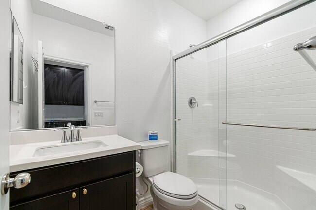 Foto del edificio - Modern 4-Bedroom Home in Gated Henderson Community | Built 2022