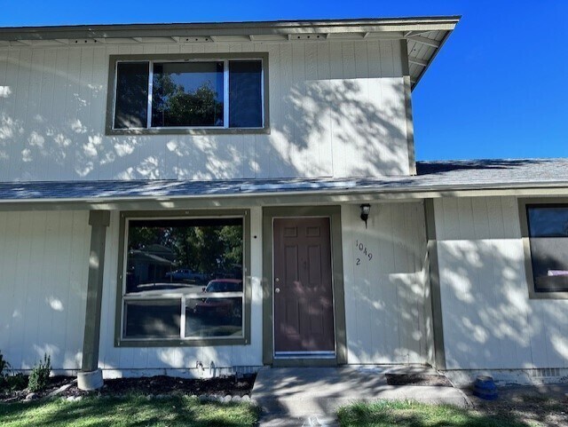 Primary Photo - 1049 Briarwood #2