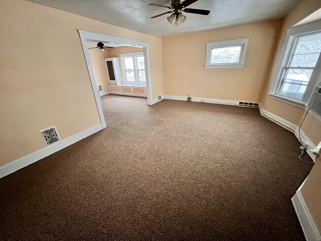 Building Photo - 8302 Vineyard Ave