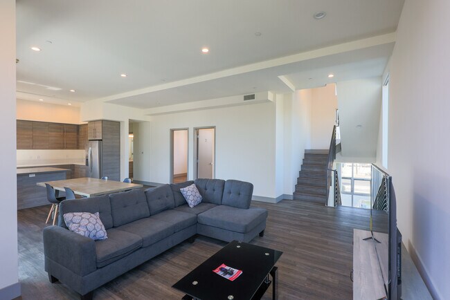 Foto del edificio - 1208 W 25th St