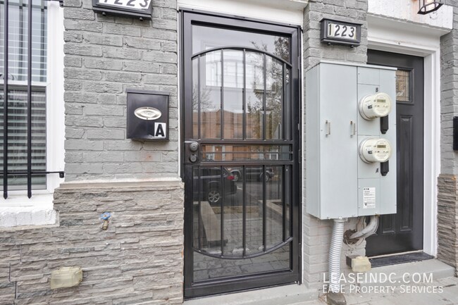 Foto del edificio - 1223 16th St NE