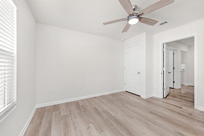 Building Photo - 5277 Peach Dr