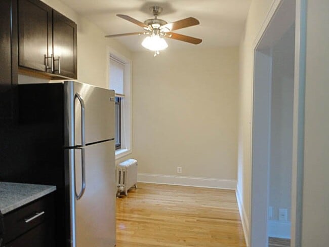 Building Photo - 428 W Surf St