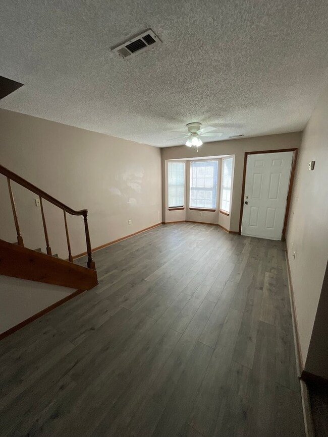 Building Photo - Townhouse in Marianna