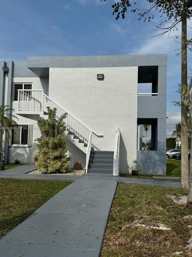 Building Photo - 6200 SW 131st Ct