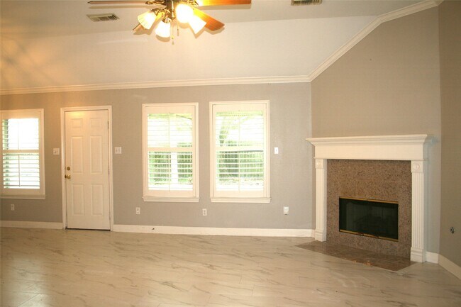 Building Photo - 302 Friends Knoll Ln
