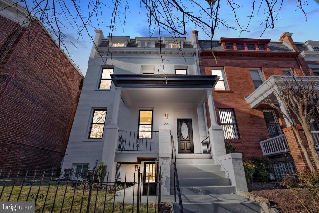 Primary Photo - 227 S St NW