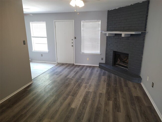 Foto del edificio - 2005 Iroquois Ln