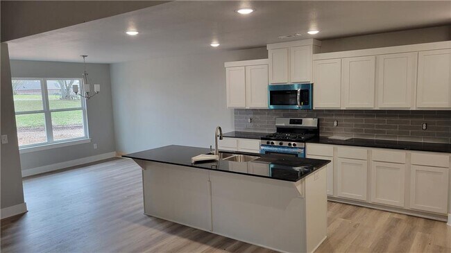 Foto del edificio - 105 Phyllis Farm Rd