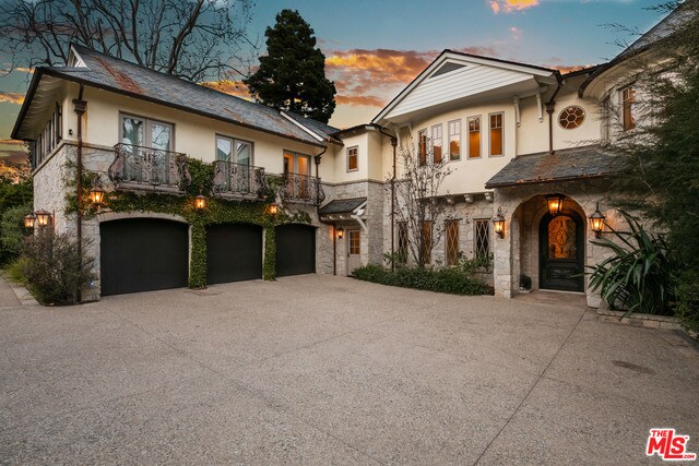 Building Photo - 1900 Mandeville Canyon Rd