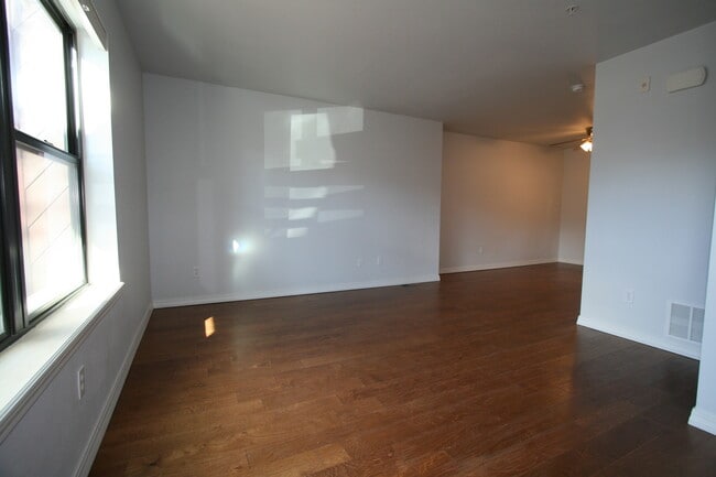Building Photo - Great 2 bedroom condo in Old Colorado City!