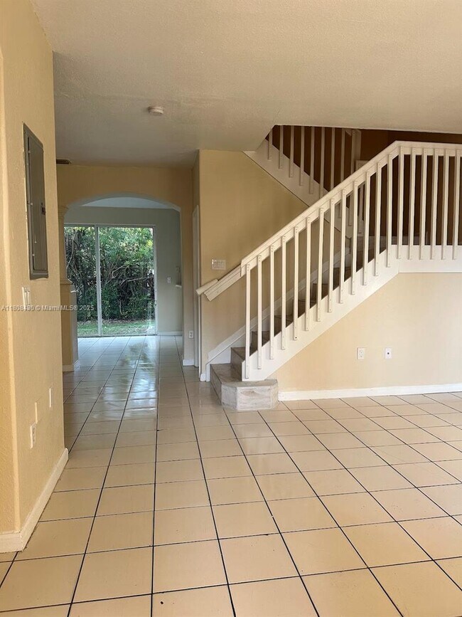 Foto del edificio - 1527 SE 24th Ct