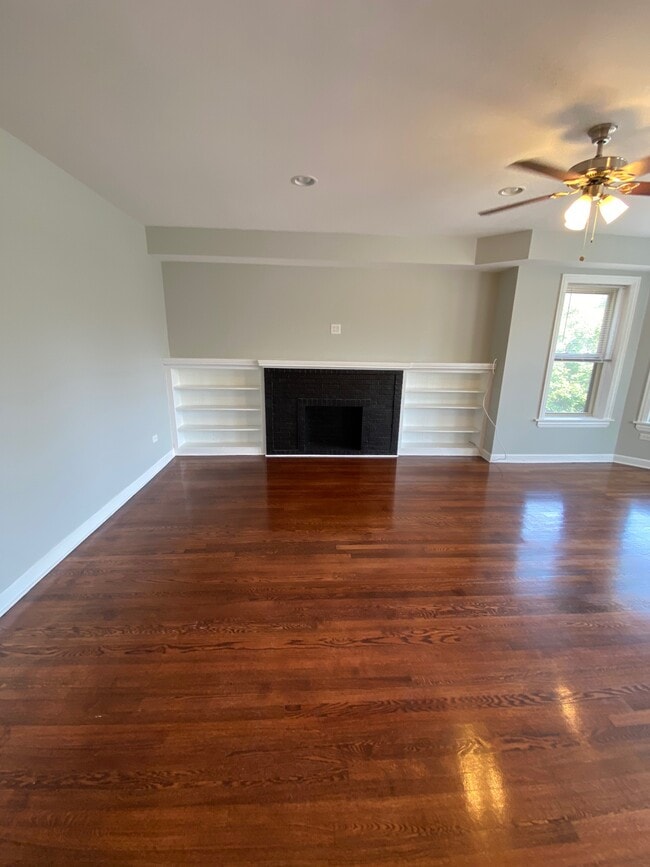 Building Photo - 5114 N Kimball Ave