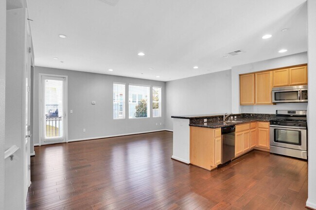 Building Photo - 175 Selby Ln
