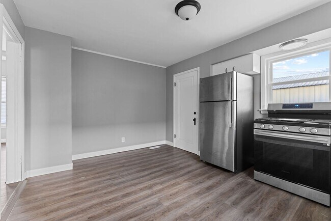 Foto del edificio - 212 W 8th Ave