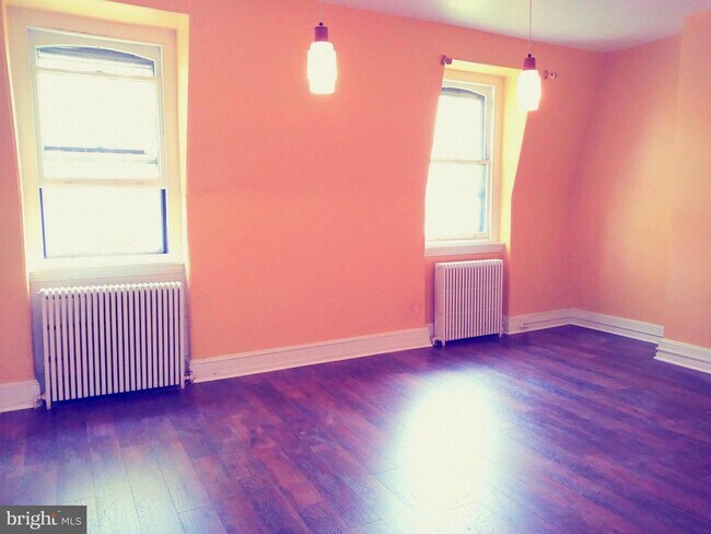 Building Photo - 2034 Delancey Pl