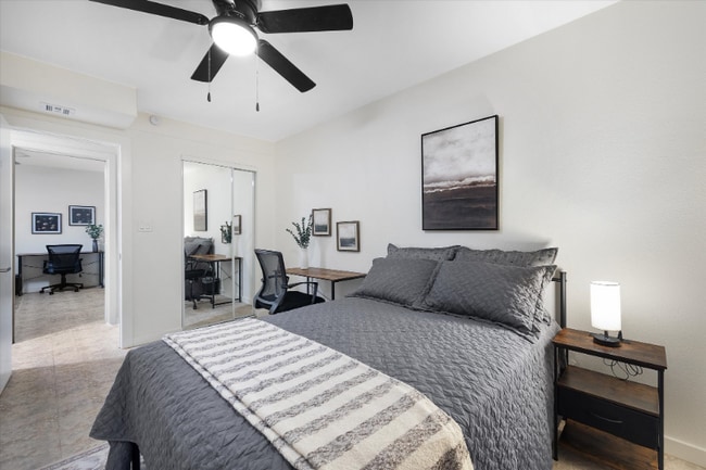 Photo - 334 W Horseshoe Ave House