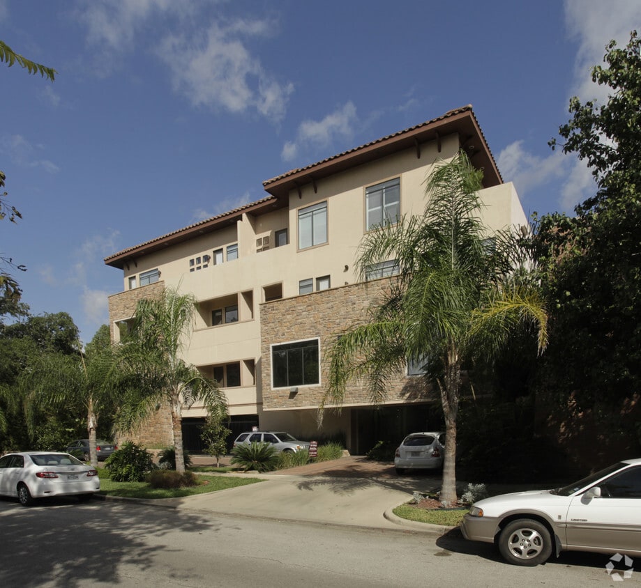 Primary Photo - 510 Lovett Blvd