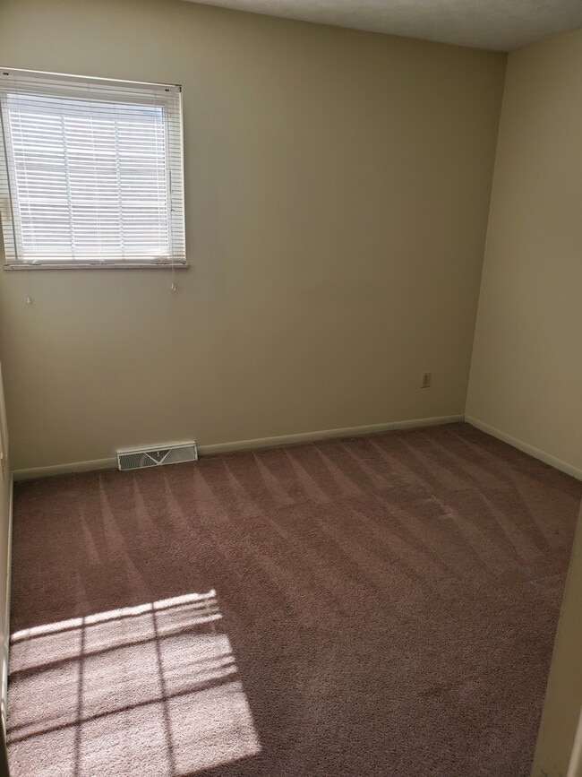 2nd bedroom - Vanover Village Townhouses