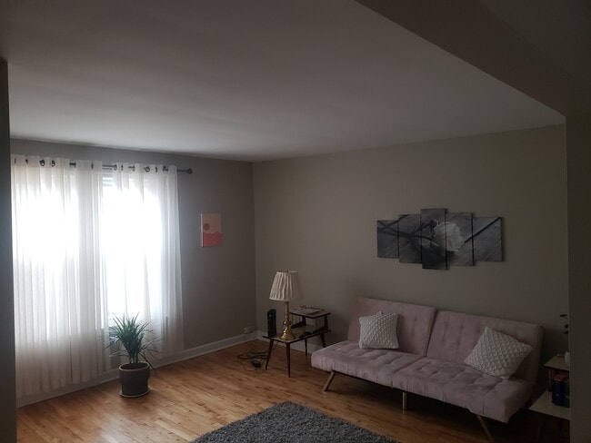 Building Photo - 5552 N Marmora Ave
