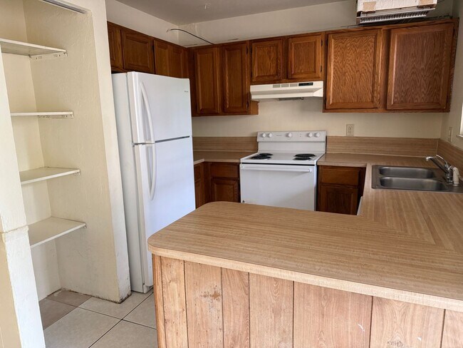 Foto del edificio - * MOVE IN SPECIAL * 1/2 OFF 2ND MONTH'S RENT!! Spacious 1,226 SF Unit - 2 bd / 2 ba near UF - Bra...