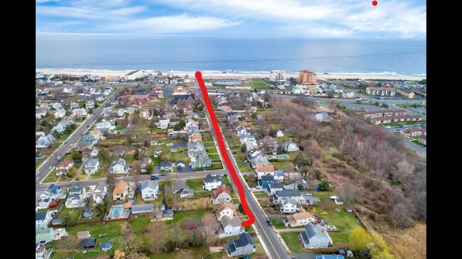 8 minute walk toTHE BEACH!! - 99 ATLANTIC AVE
