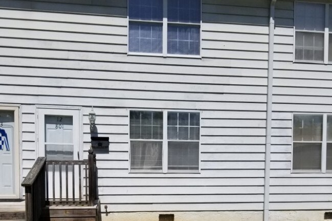 Building Photo - 801 Hunt St