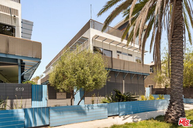 Foto del edificio - 619 San Juan Ave