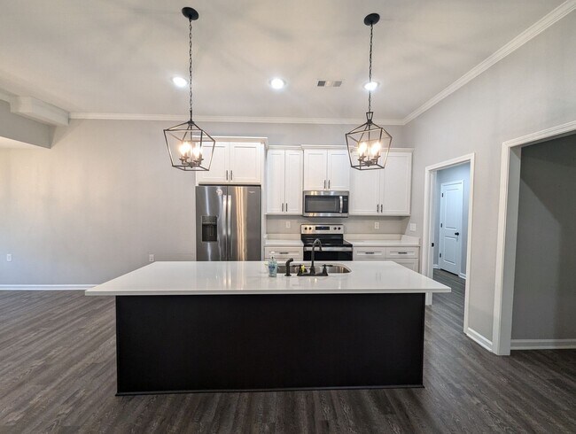 Building Photo - 3 Bed/ 2 Bath Home in Riverwood Estates