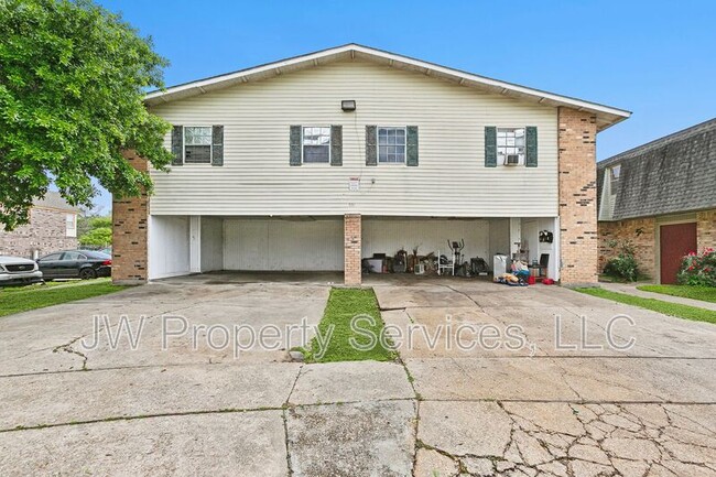 Building Photo - 901 E Monterey Ct