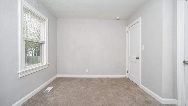 Foto del edificio - 325 W 38th St