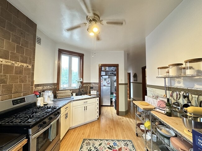 Building Photo - 3242 N Racine Ave