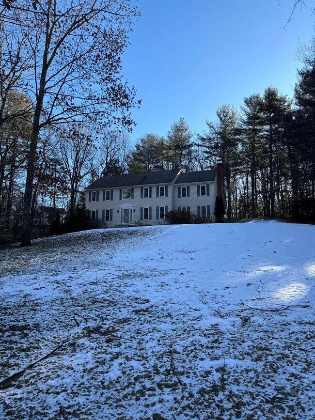 Building Photo - 6 White Oak Ln
