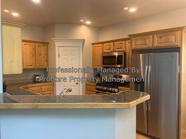 Building Photo - 552 E Whitney Ct
