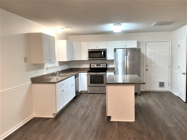 Building Photo - 106 Sweetland Ct