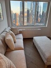 Building Photo - 440 W 41st St