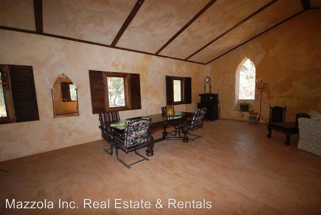Building Photo - 16 Bobolink Ln