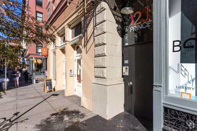 Entrada - 123 Prince St