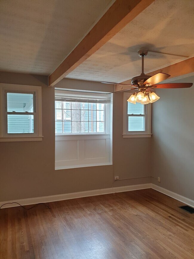 Building Photo - Calling all dog lovers! 1 Bedroom Condo in...