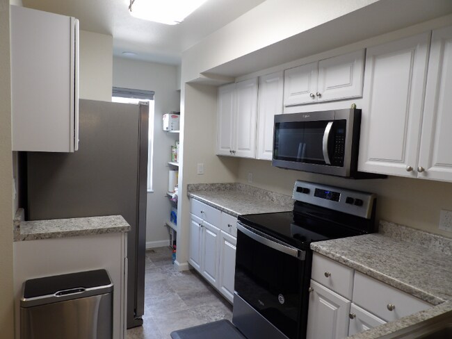Building Photo - 4246 Charleston Dr