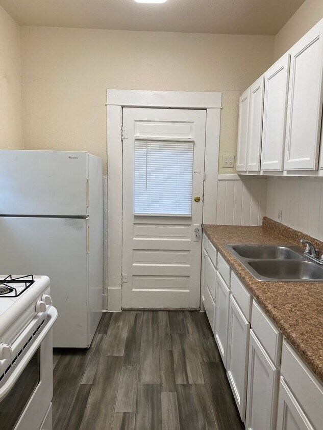 531 Cedar St Unit 4, San Antonio, TX 78210 Room for Rent in San