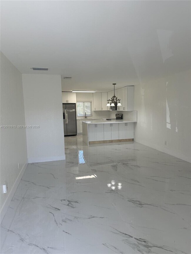 Foto del edificio - 6591 SW 46th St