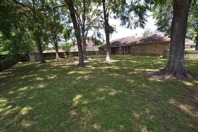 Foto del edificio - Zachary School District! 3 bedroom, 2 bath home in coveted Marita Terrace Subdivision